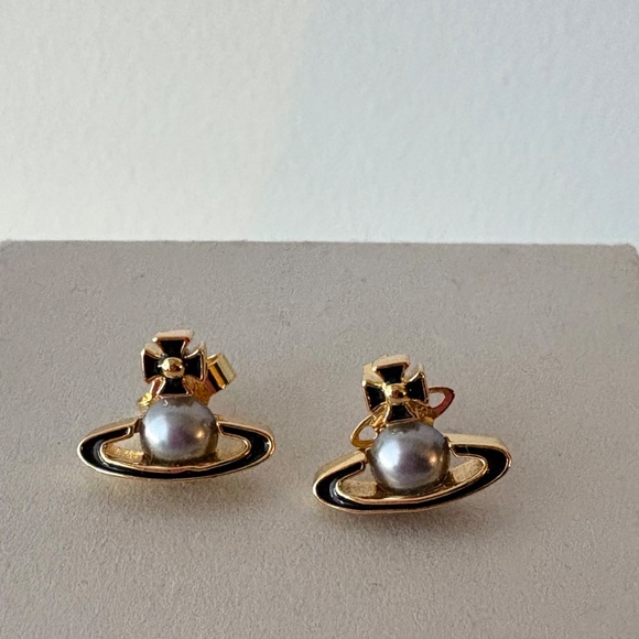 Vivienne Westwood Orb Pearl Earrings Black Gold w/ Box Pouch - Picture 2 of 6